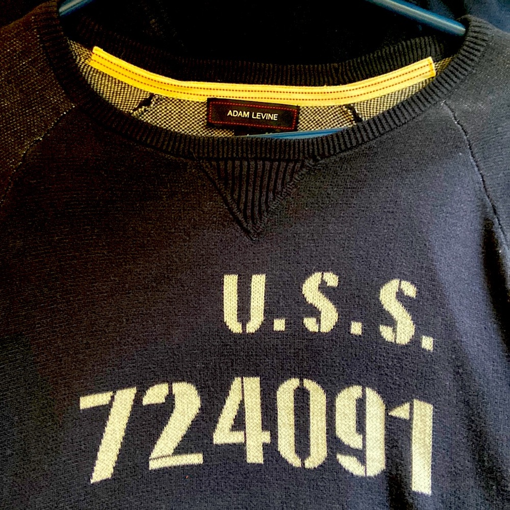 BRAND NEW/ NEVER WORN / NWOT - “U.S.S. 724091” mens sweater (L)
